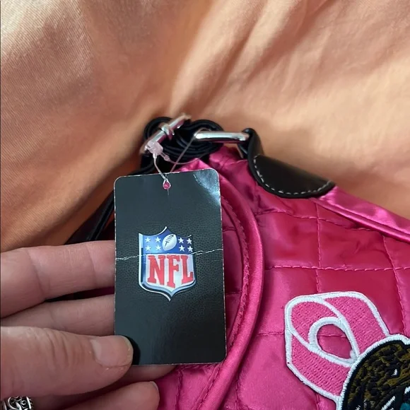 NFL Pink and Black Quilted Shoulder Bags - Picture 5 of 13